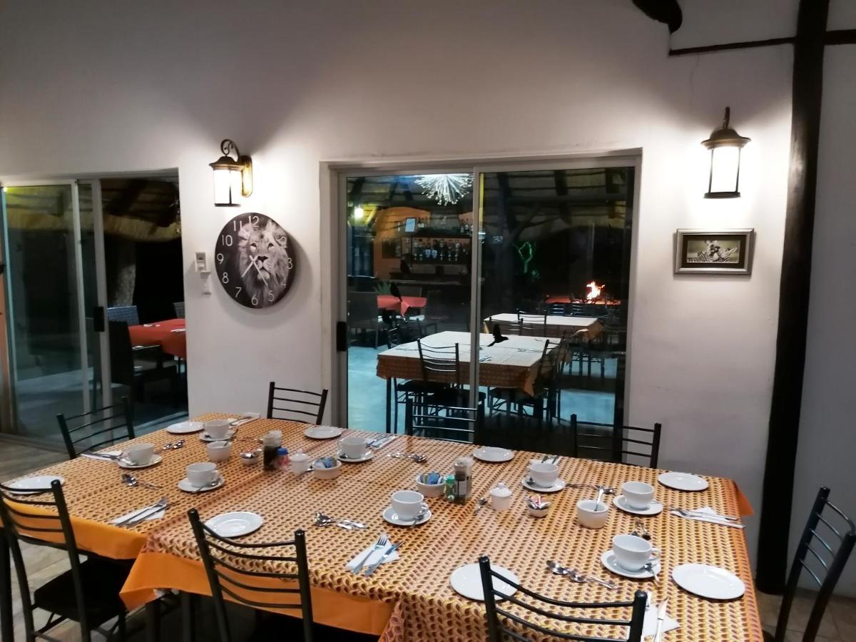 Lion'S Den Guesthouse Otjiwarongo Kültér fotó
