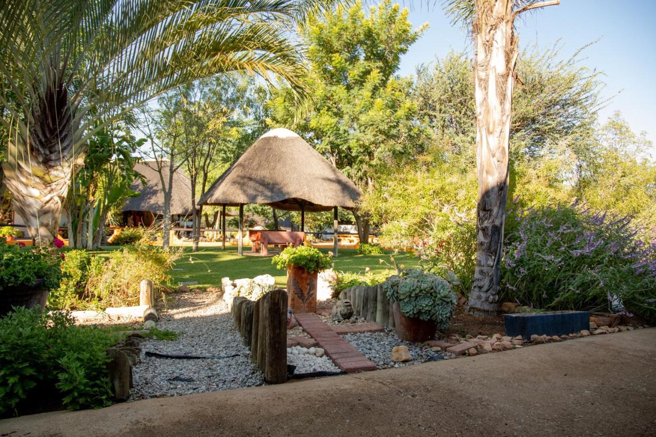 Lion'S Den Guesthouse Otjiwarongo Kültér fotó