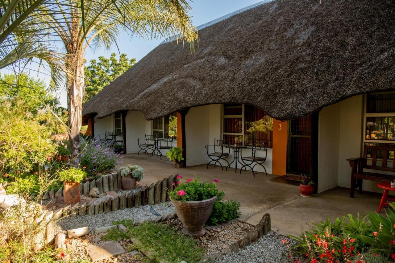 Lion'S Den Guesthouse Otjiwarongo Kültér fotó