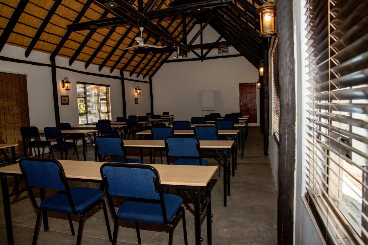 Lion'S Den Guesthouse Otjiwarongo Kültér fotó